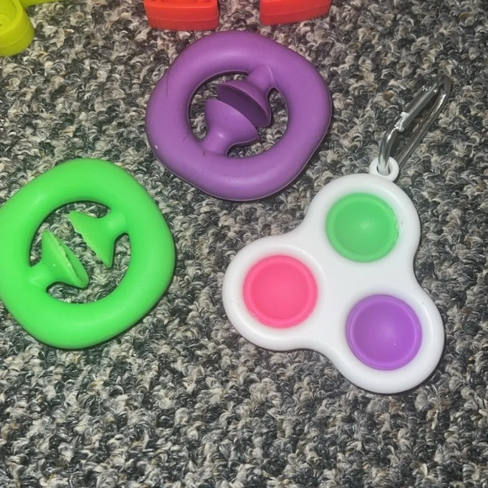 Lot of fidgets. ‎ Various kinds.